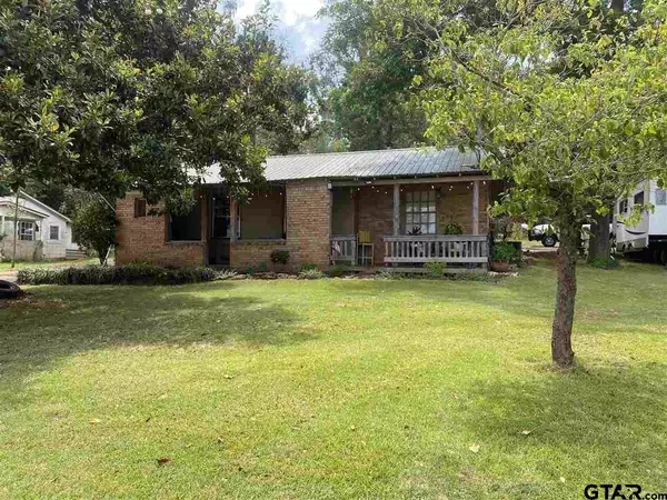 505 N Willis, Daingerfield, TX 75638