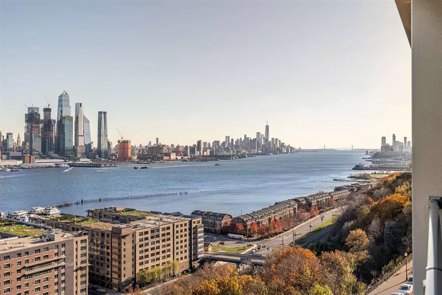 899 BLVD EAST  #8G, Weehawken, NJ 07086