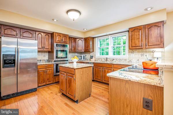 Springfield, VA 22153,9129 LAKELAND VALLEY CT