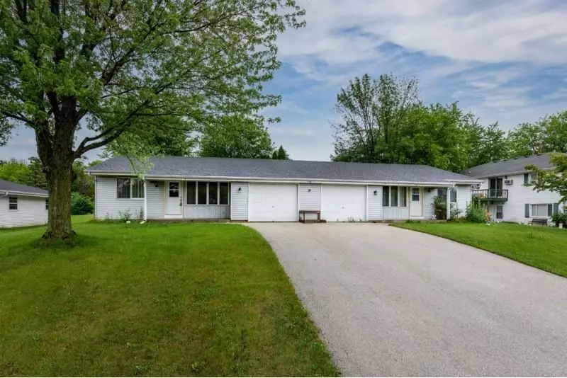 N868 Amanda St, Oconomowoc, WI 53066