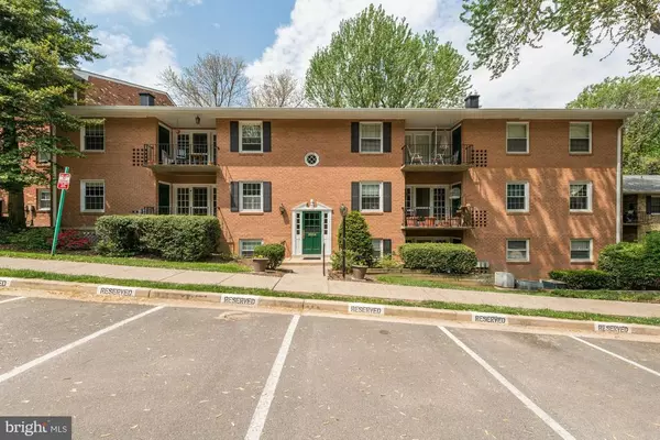 3814 LYNDHURST #201, Fairfax, VA 22031