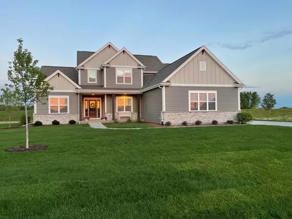 3074 Castle Rock Dr, Summit, WI 53066