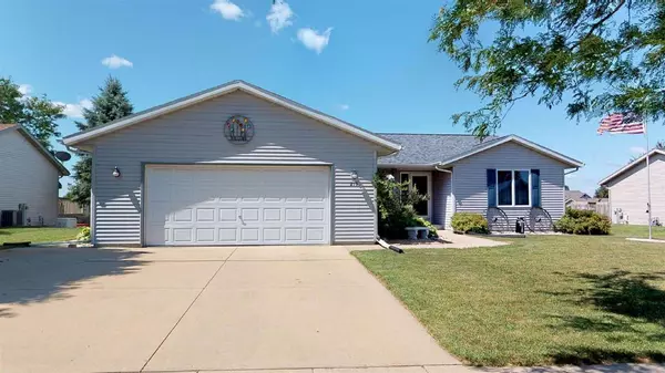 219 Crestview LN, Lake Mills, WI 53551