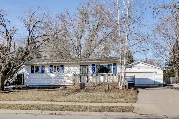 225 Pleasant St, Lake Mills, WI 53551