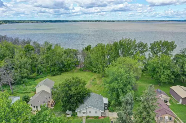 1407 E Koshkonong Dr, Edgerton, WI 53534