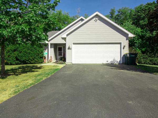 N1575 Overlook Cir, Bloomfield, WI 53128