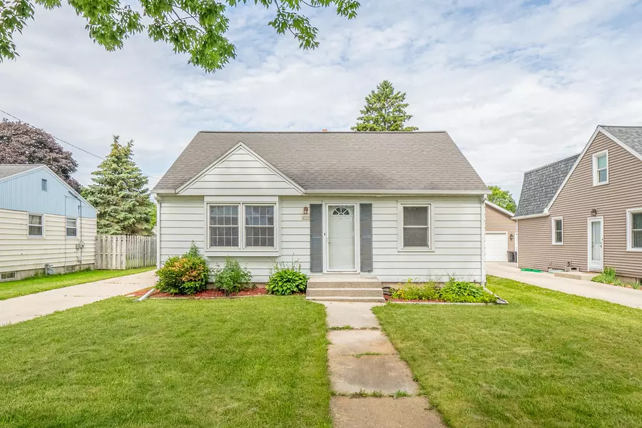 2530 S 12th St, Sheboygan, WI 53081