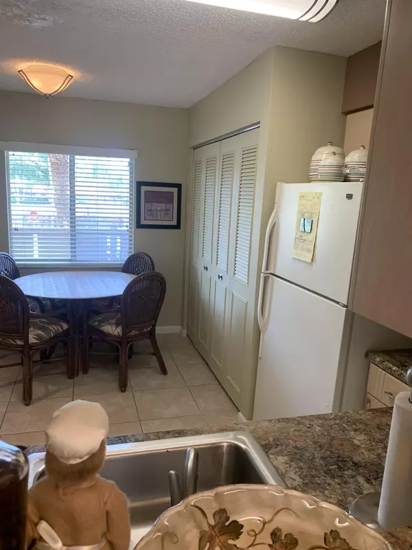 Delray Beach, FL 33446,6585 Kensington LN #202