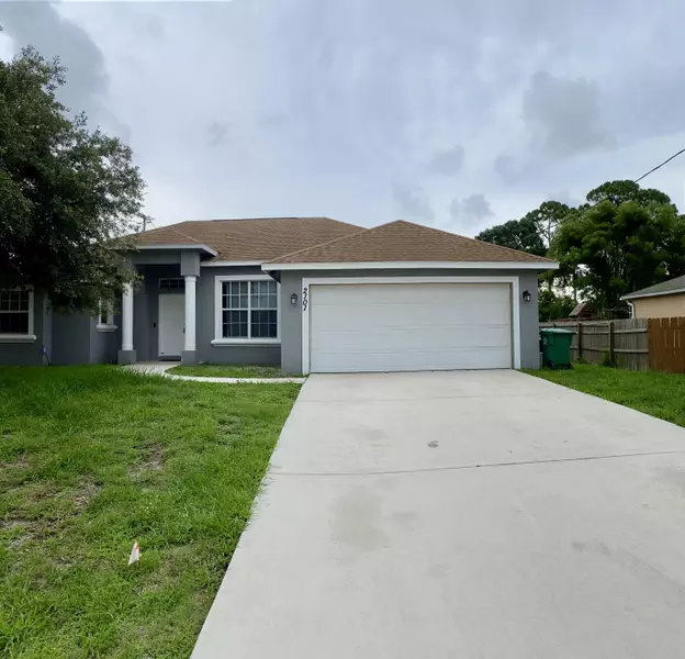 2101 SE Lucca ST, Port Saint Lucie, FL 34952