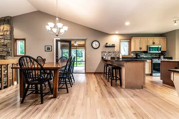 Oregon, WI 53575,24 Pleasant Oak Ct