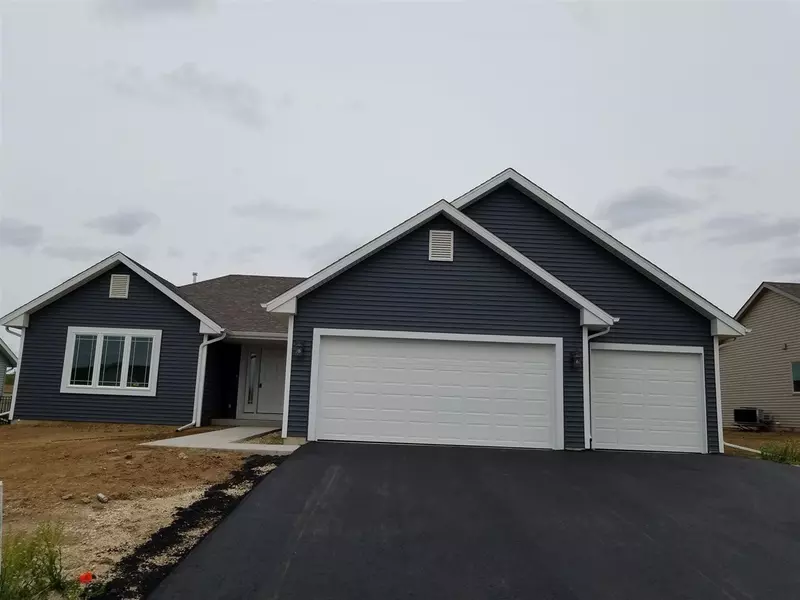 3665 EAGLES RIDGE DR, Beloit, WI 53511