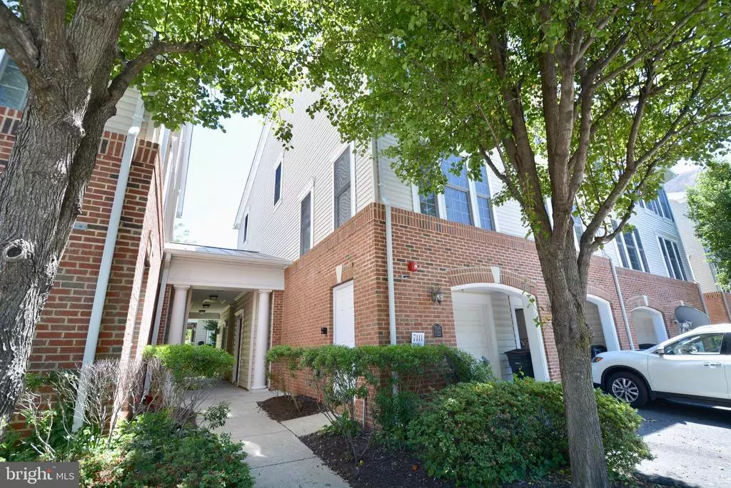 Alexandria, VA 22306,7121 HUNTLEY CREEK PL #48