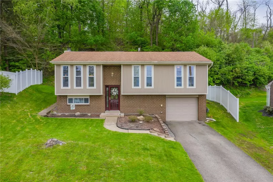 449 Crestview Dr, Plum Borough, PA 15239