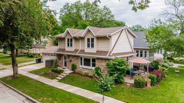 Wauwatosa, WI 53213,1908 N 81st St