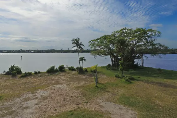 Tequesta, FL 33469,347 River DR