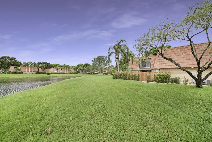 619 Buttonwood LN, Boynton Beach, FL 33436