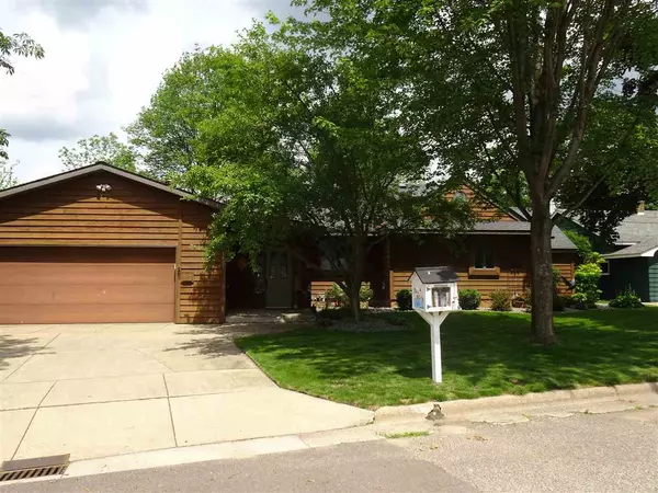 1871 Riverview Dr, Wisconsin Rapids, WI 54494