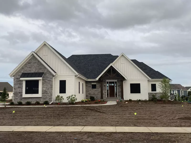 239 Four Winds Ct, Hartland, WI 53029