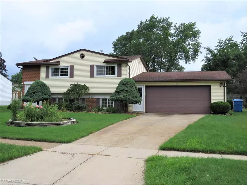 1367 Nancywood, Waterford, MI 48327