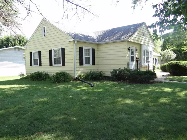 903 E WEBSTER ST, Prairie Du Chien, WI 53821