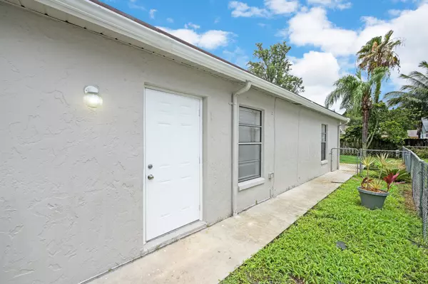 Greenacres, FL 33463,5865 S 38th ST