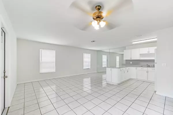 Greenacres, FL 33463,5865 S 38th ST