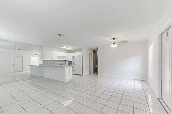 Greenacres, FL 33463,5865 S 38th ST