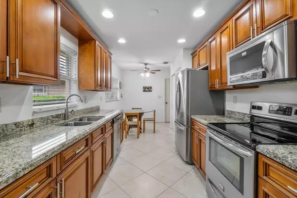 Boca Raton, FL 33432,386 SW 5th WAY