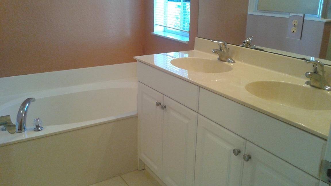 Riviera Beach, FL 33404,956 Tortuga LN