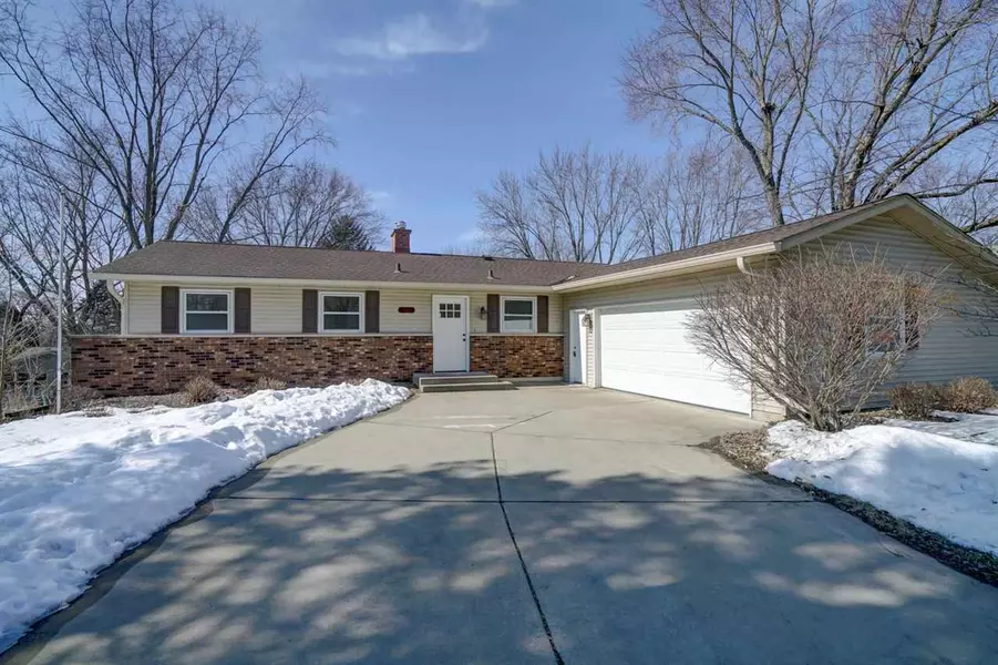 617 E Oak St, Cottage Grove, WI 53527