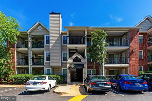 3304 WYNDHAM CIR #137, Alexandria, VA 22302