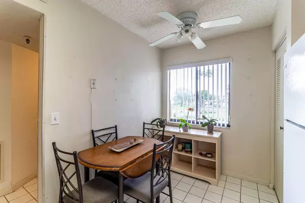 Delray Beach, FL 33446,6866 Huntington LN 306