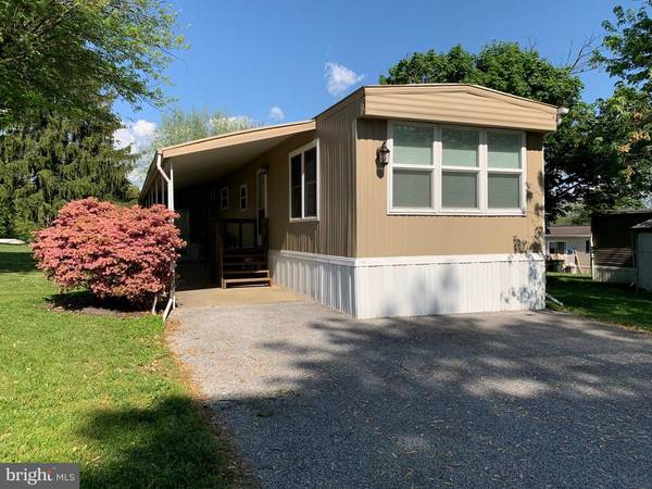 235 HOLLY DR, Mount Wolf, PA 17347