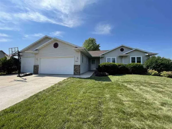 920 Flywheel Cir, Deforest, WI 53532