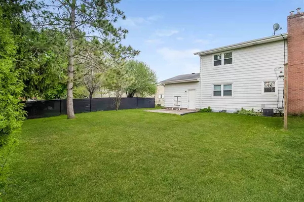 Sun Prairie, WI 53590,1108 Buena Vista Dr