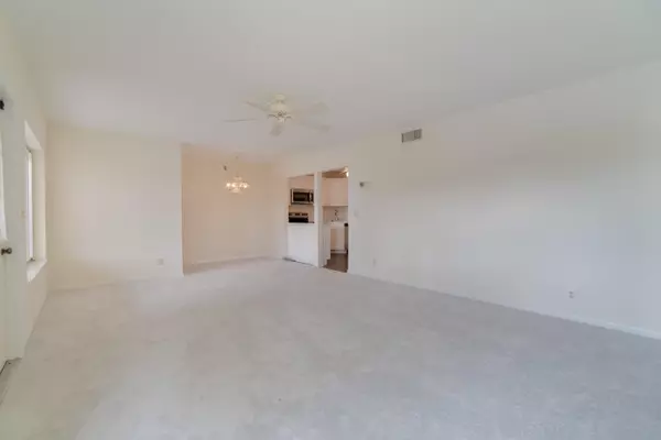 Greenacres, FL 33463,136 Lake Pine CIR B-1