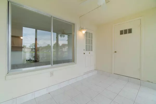 Greenacres, FL 33463,136 Lake Pine CIR B-1