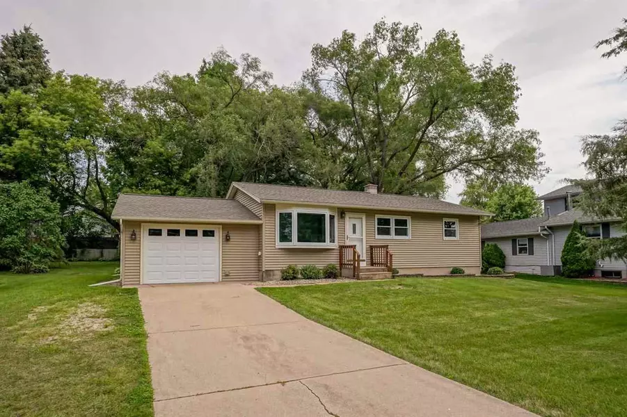 4482 3rd St, Windsor, WI 53598