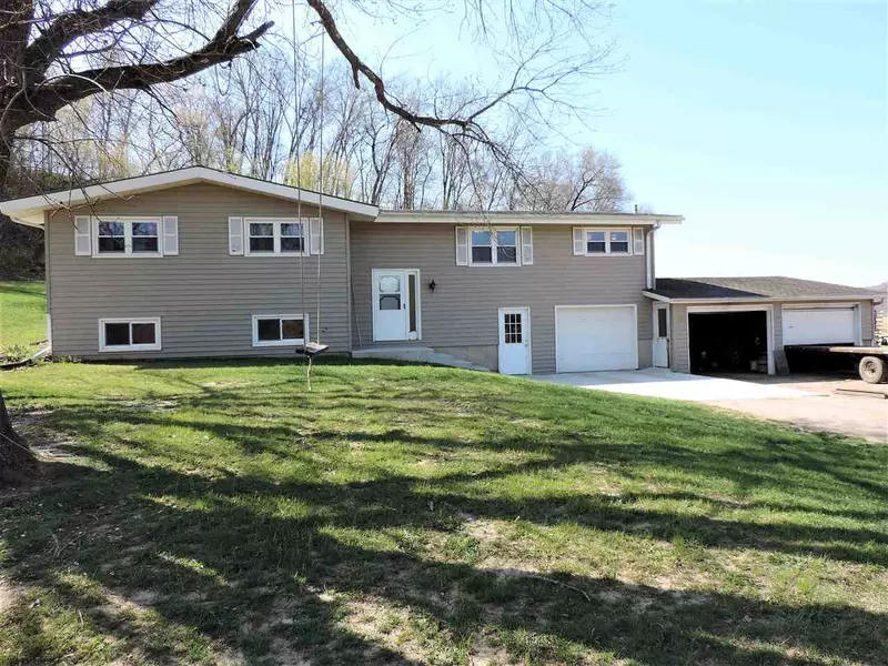 29607 Brown Church Dr, Lone Rock, WI 53556