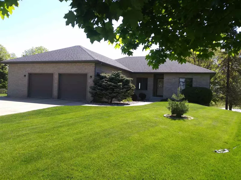 5609 Chestnut Ln, Mcfarland, WI 53558