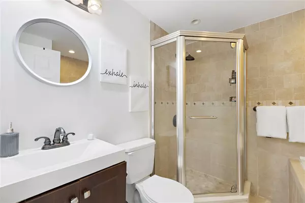 Union City, NJ 07087,318 38TH ST #201