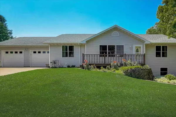 319 E Bracken St, Dodgeville, WI 53533