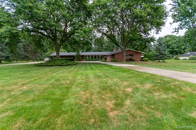 2655 KENTMOOR RD, Bloomfield Hills, MI 48304