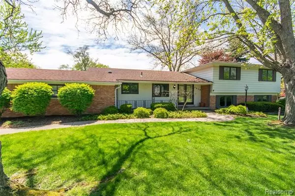 3020 S WESTVIEW CRT, Bloomfield Hills, MI 48304