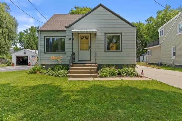 4216 S Clement, Saint Francis, WI 53235