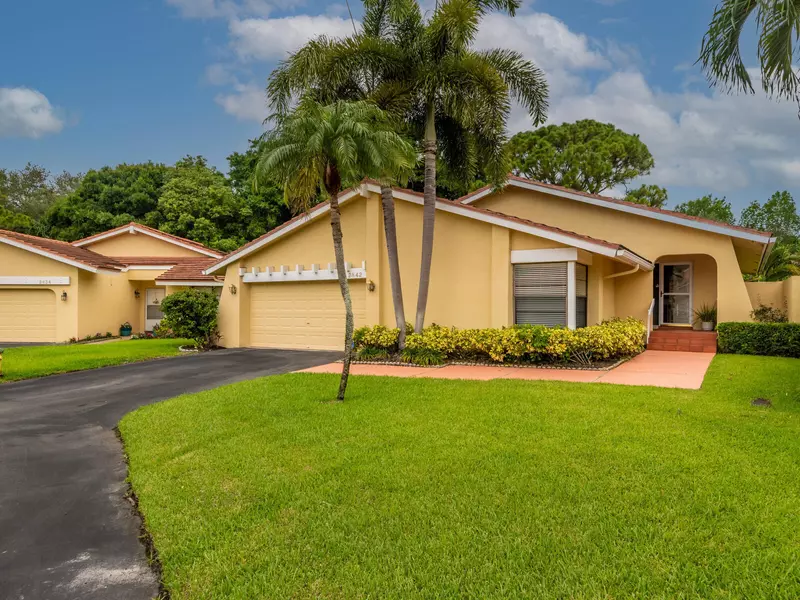 2842 Deer Creek Kelly Brooke LN, Deerfield Beach, FL 33442