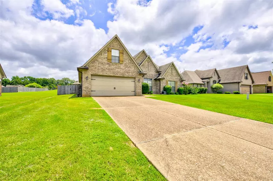 460 LAKEWOOD DR, Oakland, TN 38060