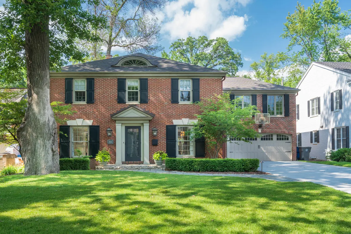 950 E Circle, Whitefish Bay, WI 53217