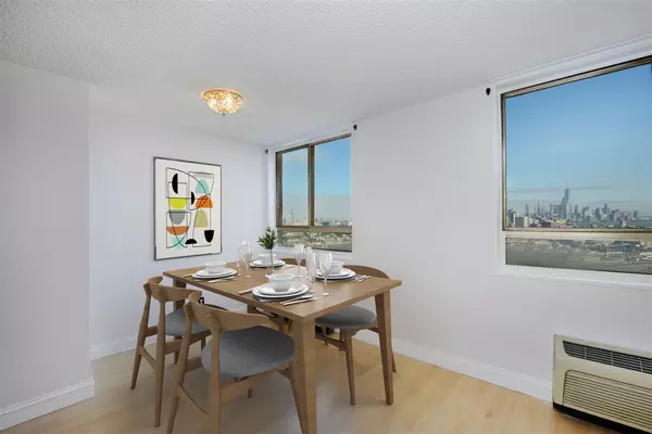 Union City, NJ 07087,100 MANHATTAN AVE #1207