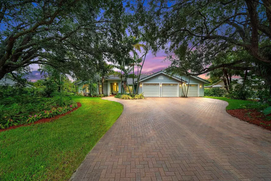 21382 N Sweetwater LN, Boca Raton, FL 33428